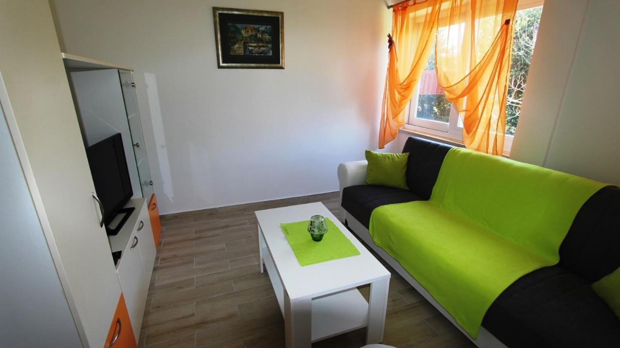 Apartments Tomislav Malinska Exterior foto